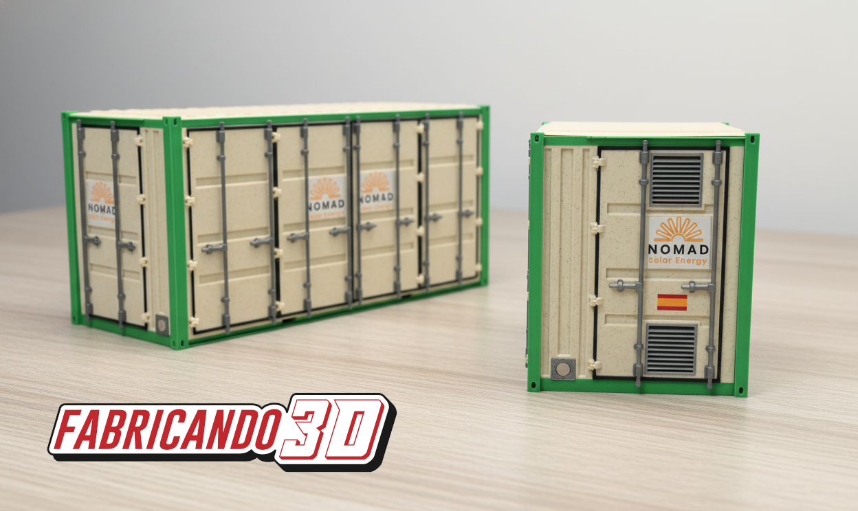 Maqueta Industrial Nomad Solar Energy - Fabricando3D - 002 aquetas profesionales de contenedores solares en una mesa de madera.